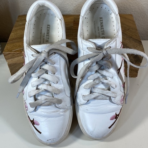 KENNETH Cole Kam Blossom Embroidered Sneaker Size 6 - Picture 4 of 14